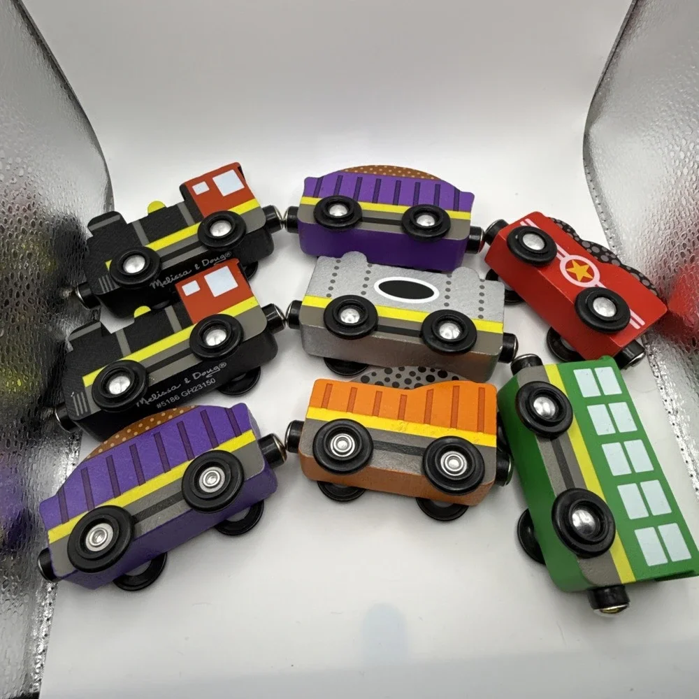 Melissa & Doug Wooden Train Cars Set Lot of 8‎ Pieces Magnetic Excellent Cond.